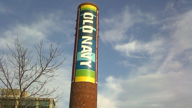 Building column painted with Old Navy brand name and colors